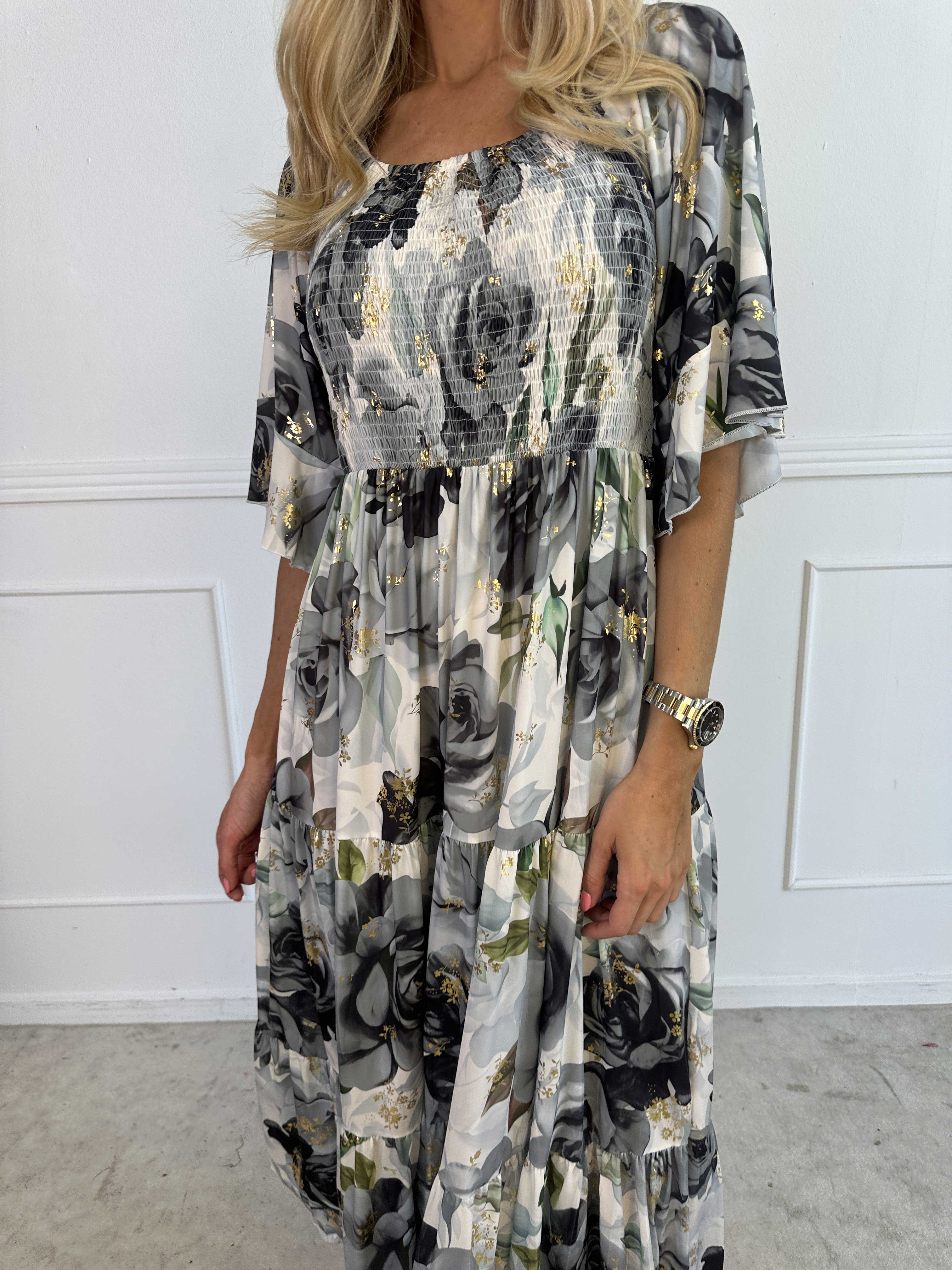 Elna Flower - Blomstret elastisk kjole med smock over brystet